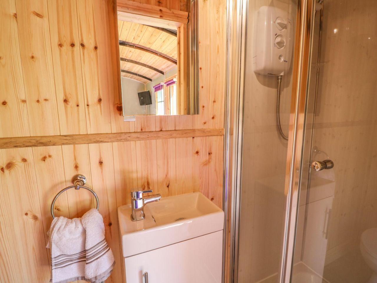 Railway Carriage Villa Абъргавени Екстериор снимка